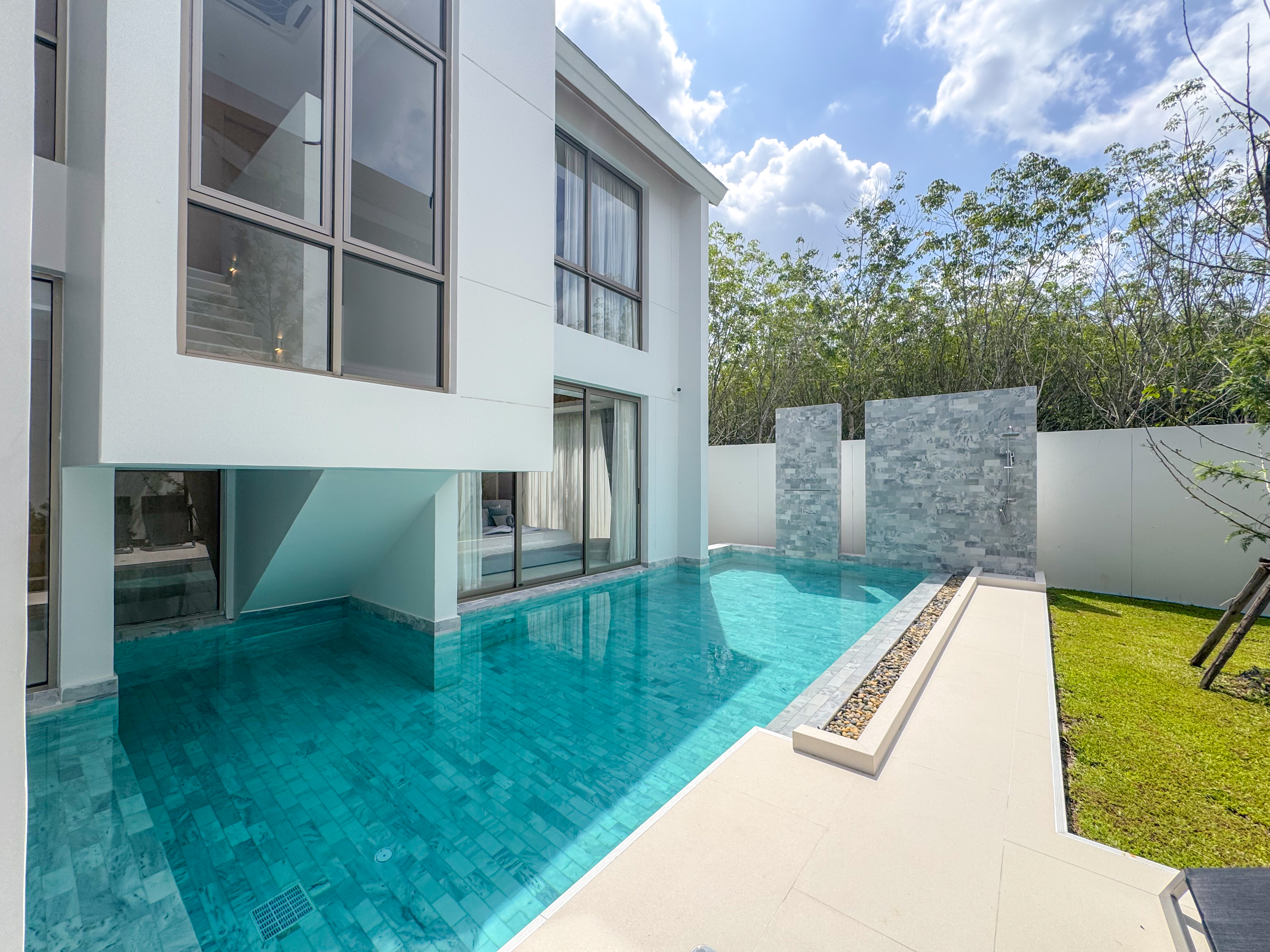 Luxpride Villa L10