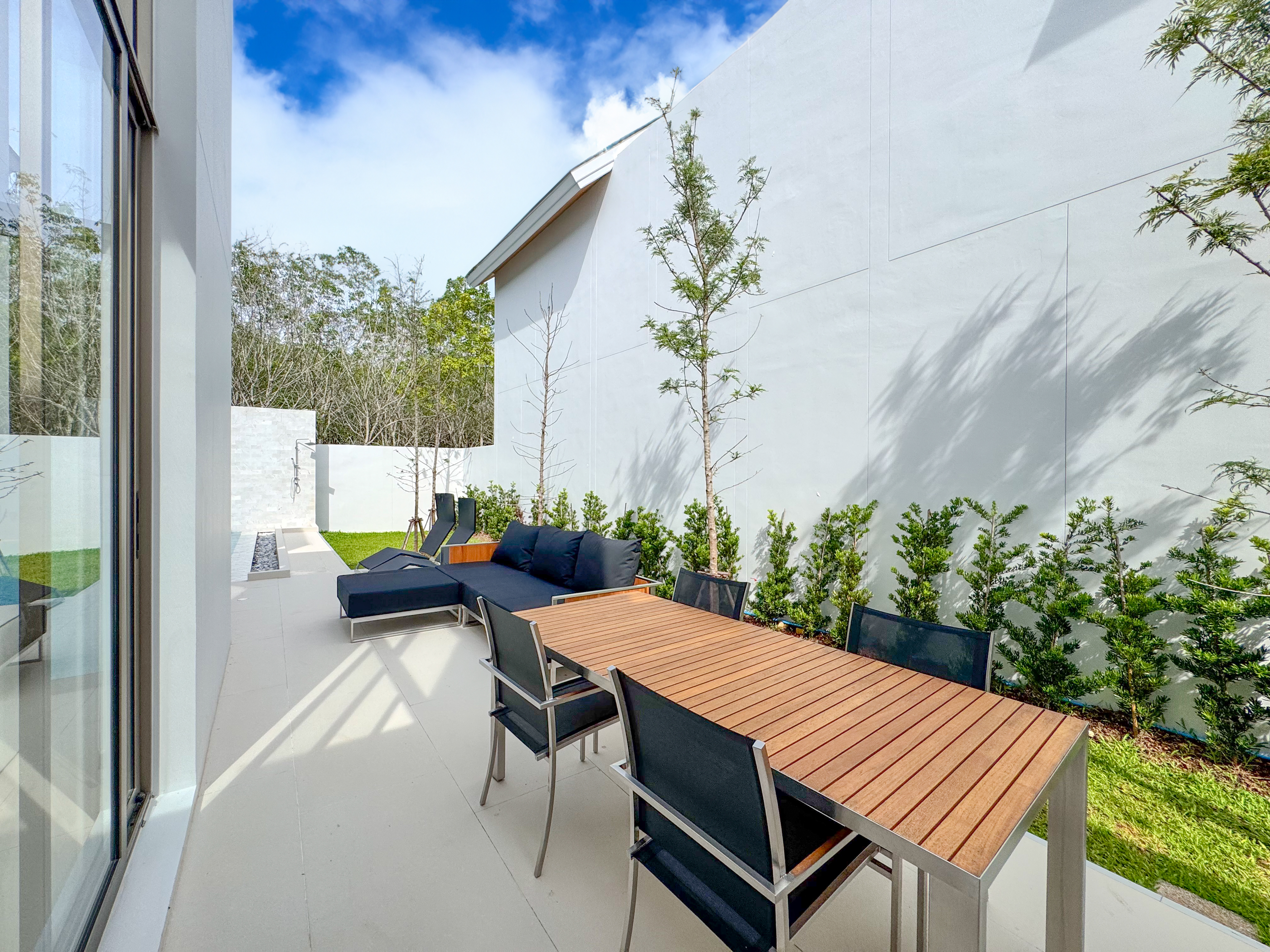Luxpride Villa L8
