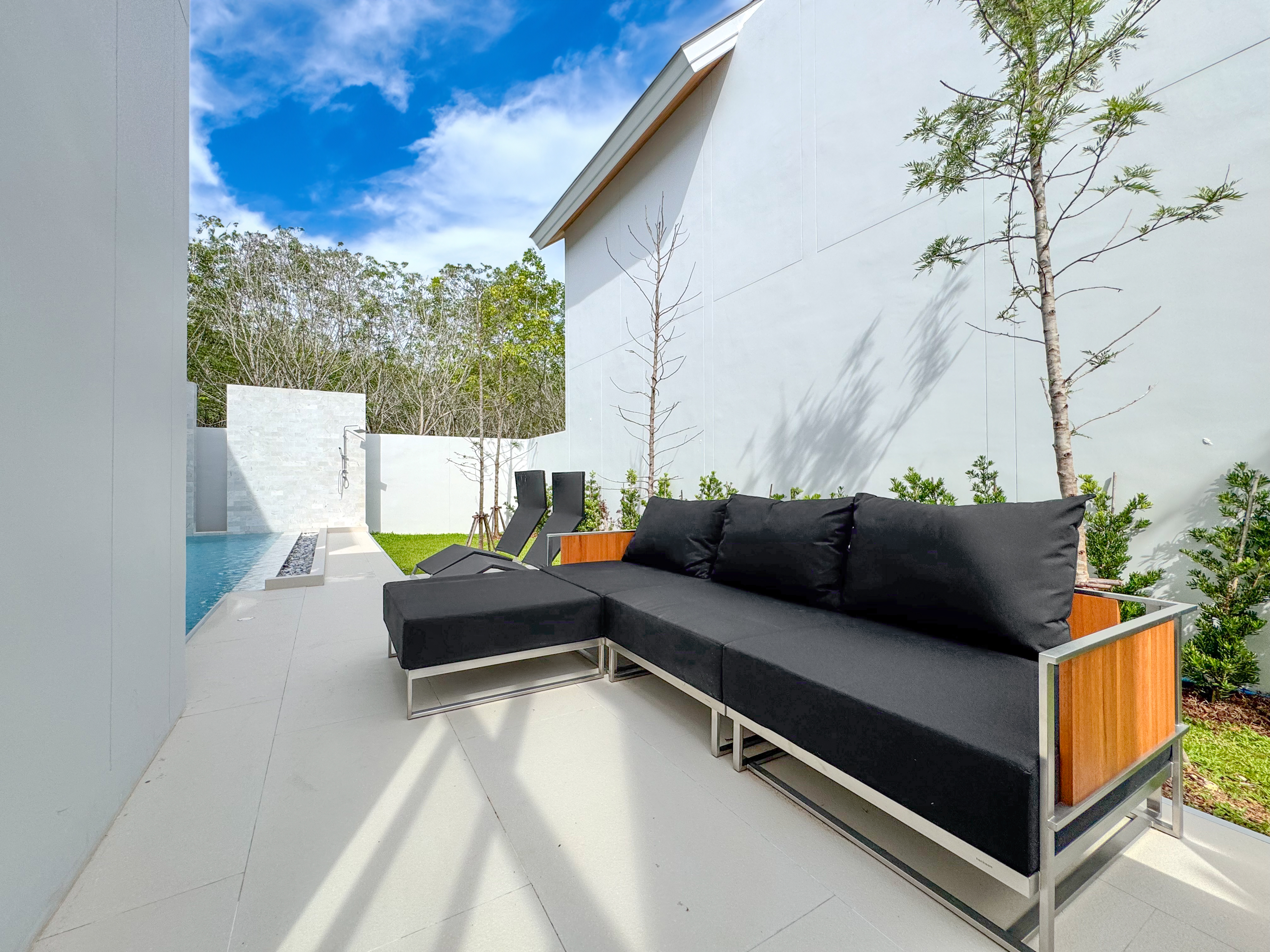 Luxpride Villa L8