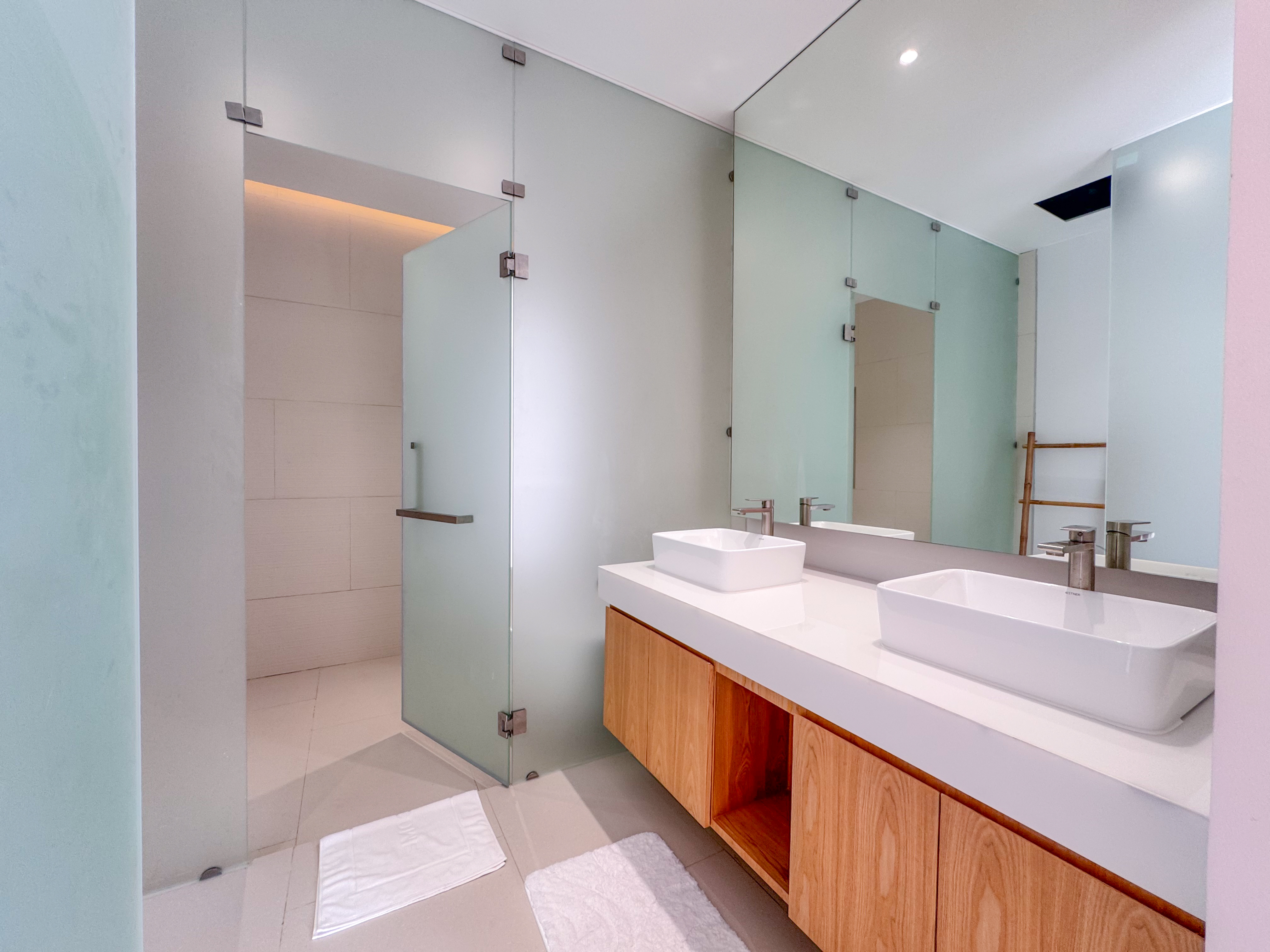 Luxpride Villa L8