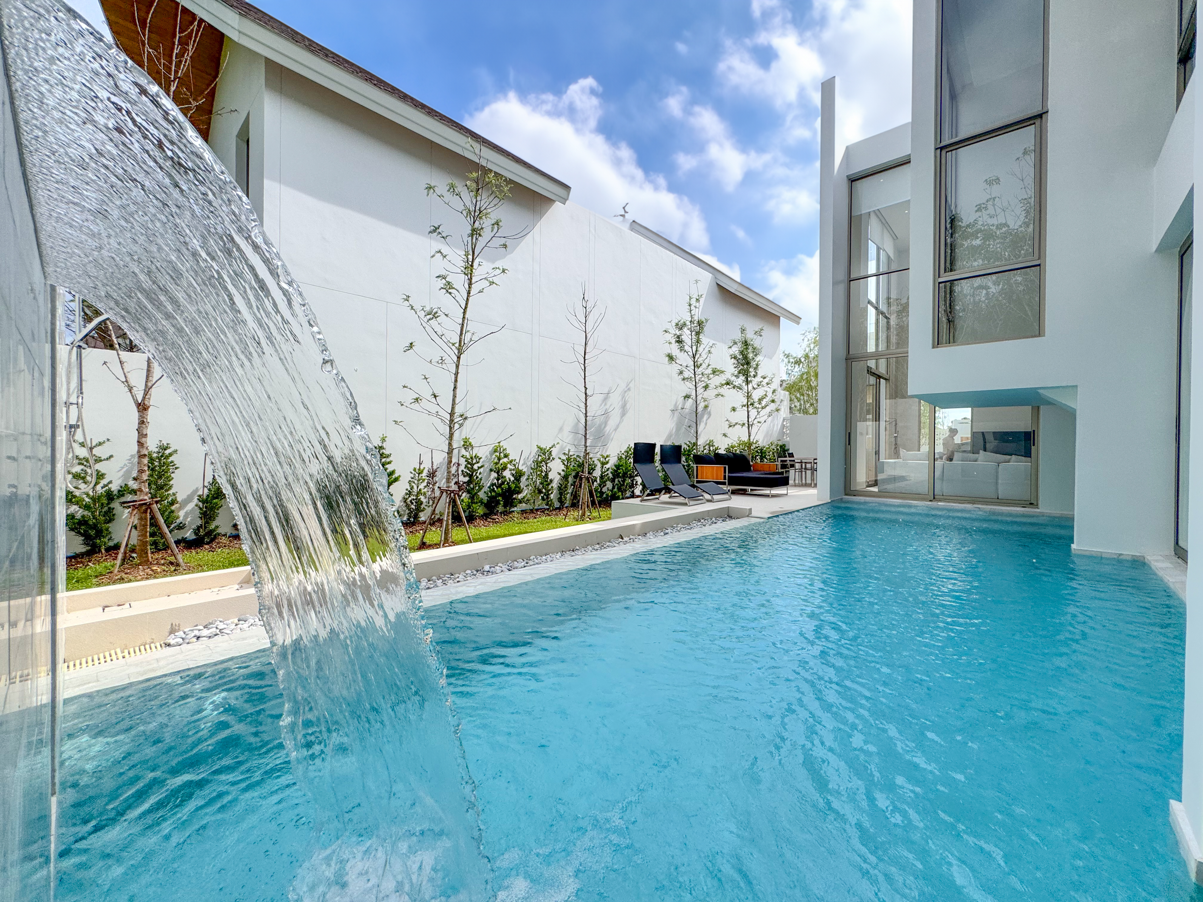 Luxpride Villa L8