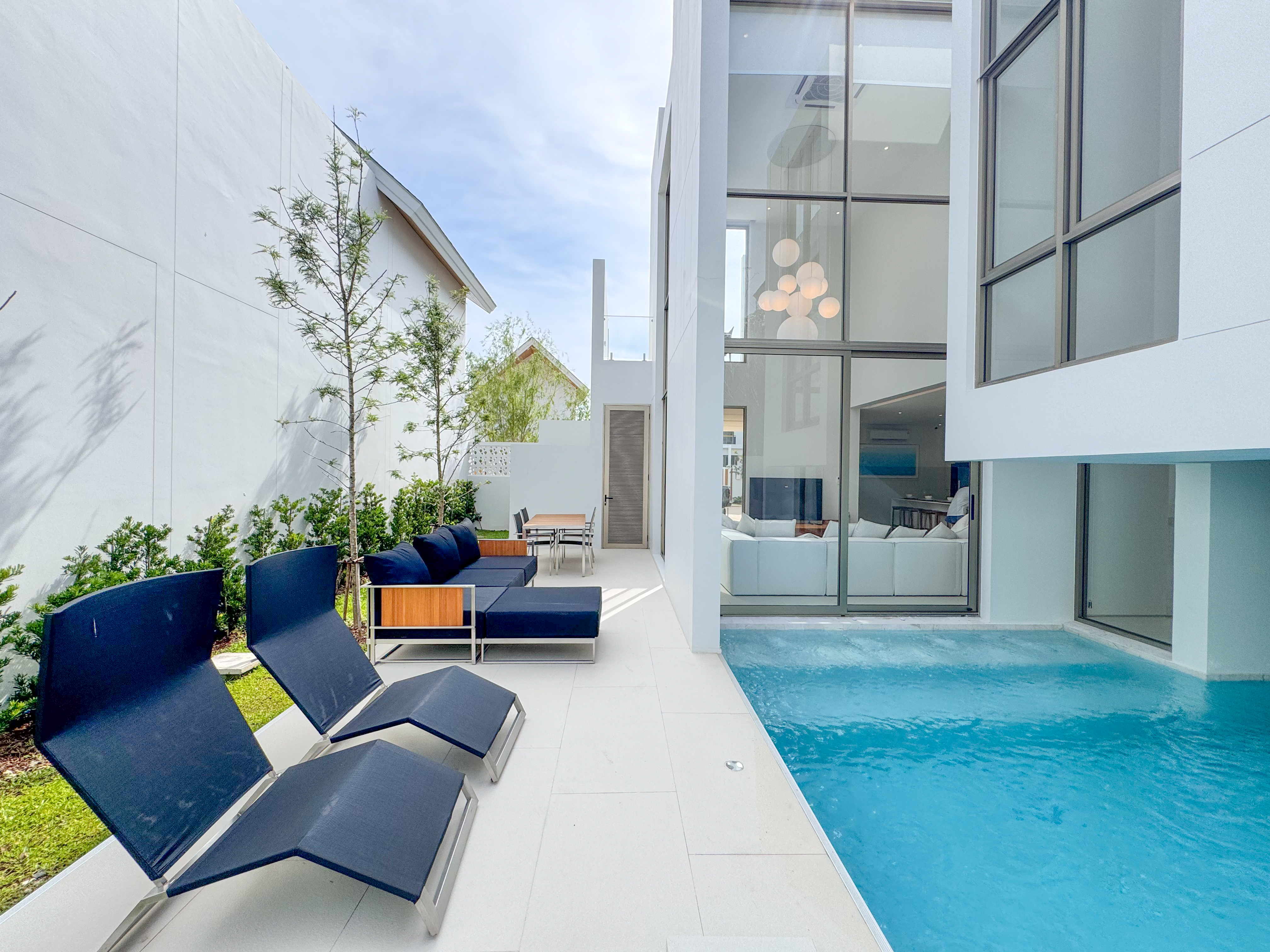 Luxpride Villa L8
