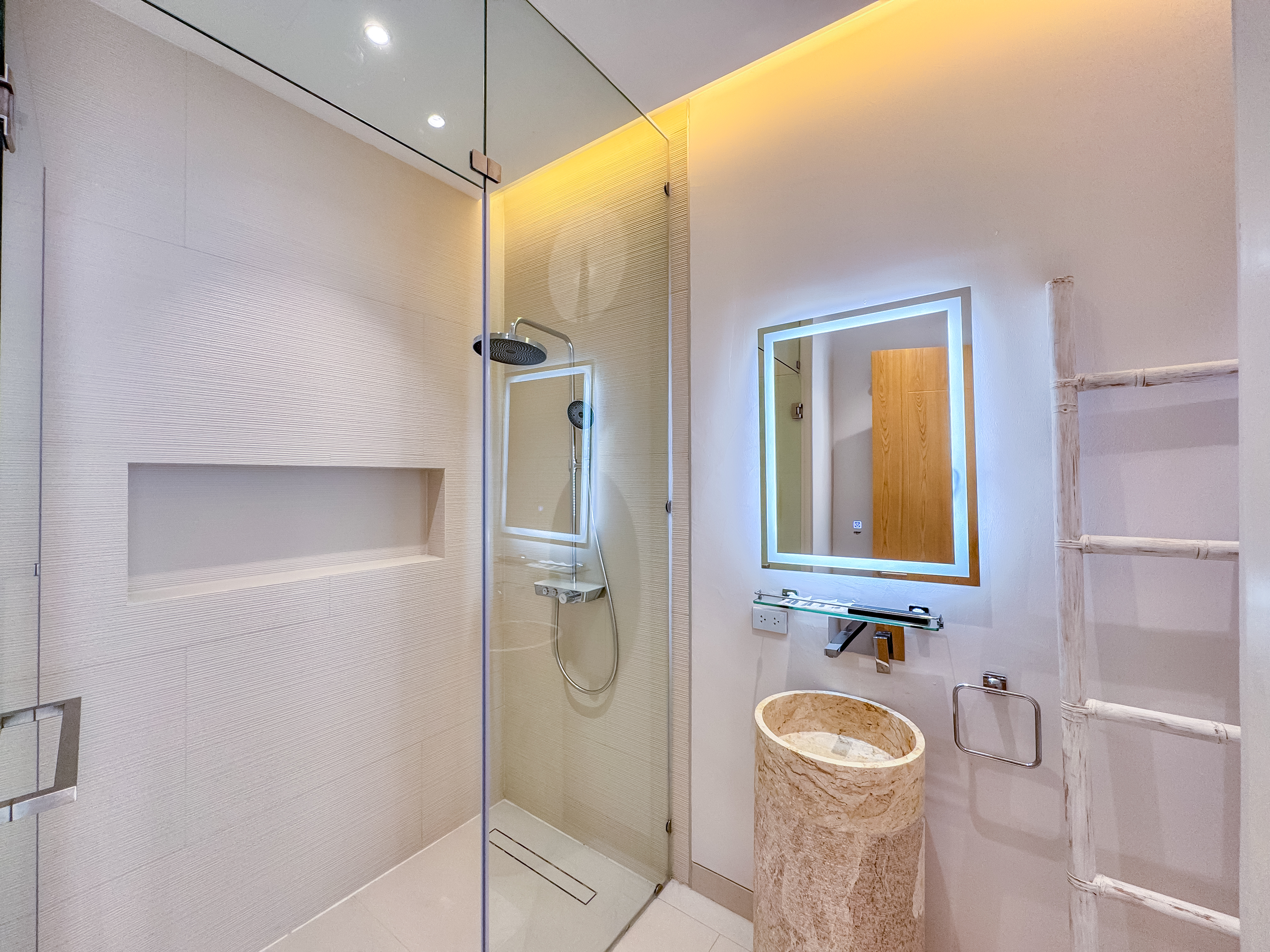 Luxpride Villa L9